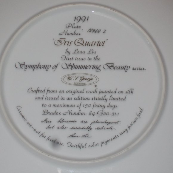 Gorgeous vintage plate by Lena Liu, numbered and signed, approximately 8 3/4" - Picture 3 of 3